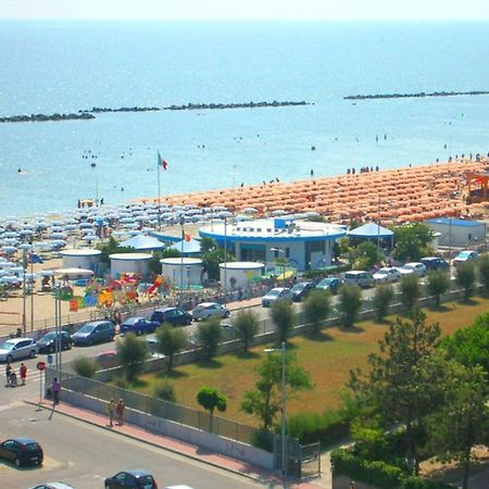 La Dolce Vita - Apartment With Shared Pool And Large Terrace Lido delle Nazioni Exterior foto